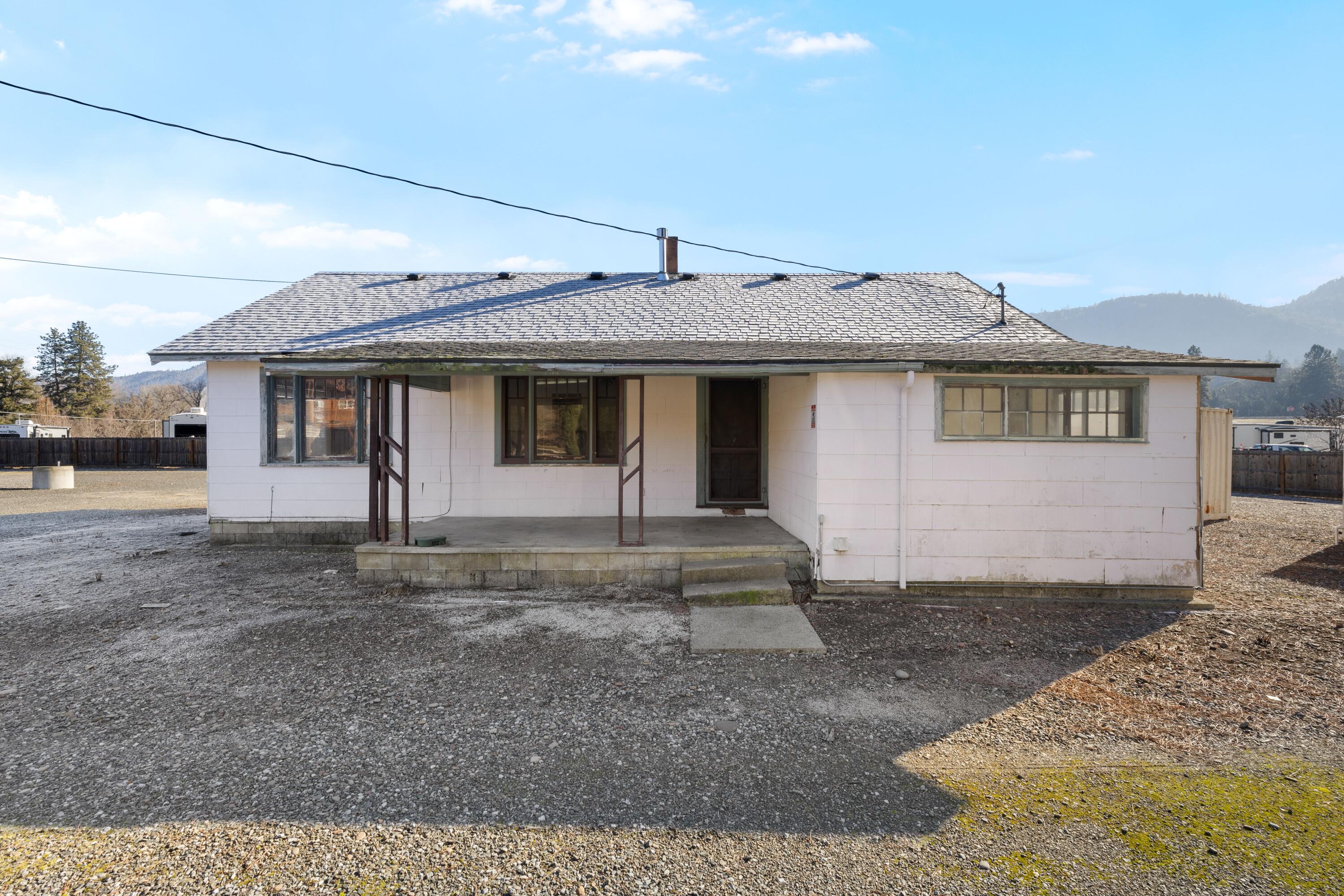 175 Rogue River Highway