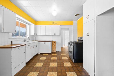 Tiny photo for 175 Rogue River Highway, Gold Hill, OR 97525 (MLS # 220219584)