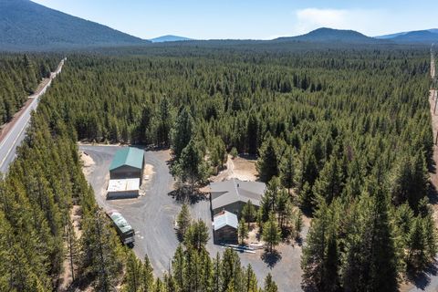 Photo of 18142 Highway 58, Crescent Lake, OR 97733 (MLS # 220220579)