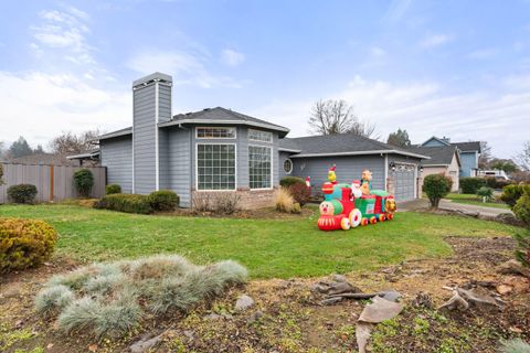 Tiny photo for 2754 Juanita Avenue, Medford, OR 97504 (MLS # 220212967)