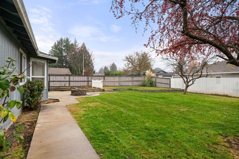 Tiny photo for 2754 Juanita Avenue, Medford, OR 97504 (MLS # 220212967)
