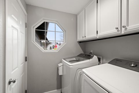 Tiny photo for 2754 Juanita Avenue, Medford, OR 97504 (MLS # 220212967)