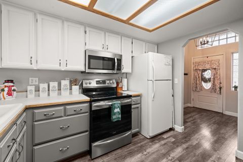 Tiny photo for 2754 Juanita Avenue, Medford, OR 97504 (MLS # 220212967)