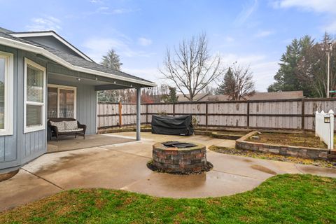 Tiny photo for 2754 Juanita Avenue, Medford, OR 97504 (MLS # 220212967)