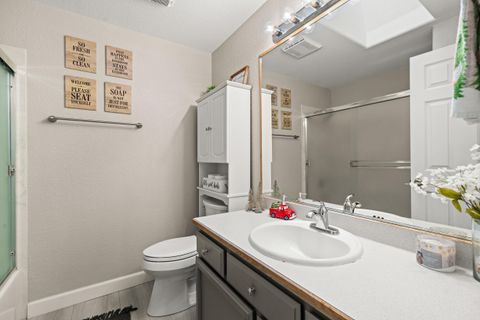 Tiny photo for 2754 Juanita Avenue, Medford, OR 97504 (MLS # 220212967)