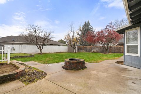 Tiny photo for 2754 Juanita Avenue, Medford, OR 97504 (MLS # 220212967)