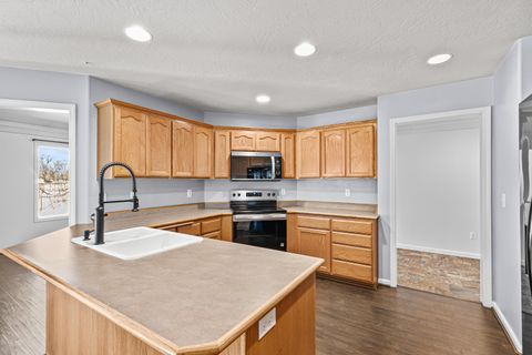 Tiny photo for 672 Shadow Wood Drive, Medford, OR 97501 (MLS # 220214898)