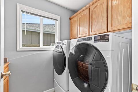 Tiny photo for 672 Shadow Wood Drive, Medford, OR 97501 (MLS # 220214898)