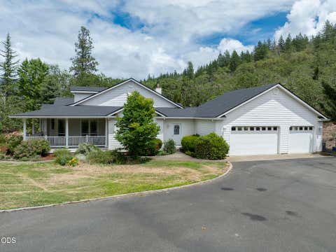 Photo of 279 Ridgefield Road, Grants Pass, OR 97527 (MLS # 220224458)