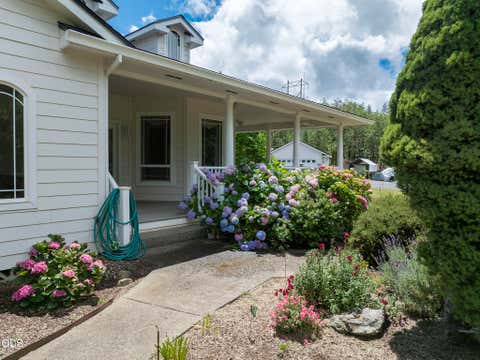 Tiny photo for 279 Ridgefield Road, Grants Pass, OR 97527 (MLS # 220224458)