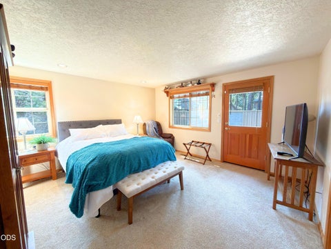 Tiny photo for 58103 Kinglet Road, Sunriver, OR 97707 (MLS # 220225572)