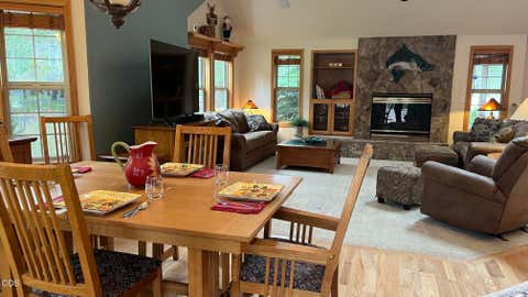 Tiny photo for 58103 Kinglet Road, Sunriver, OR 97707 (MLS # 220225572)