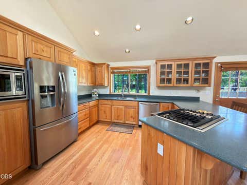 Tiny photo for 58103 Kinglet Road, Sunriver, OR 97707 (MLS # 220225572)