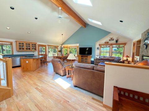 Tiny photo for 58103 Kinglet Road, Sunriver, OR 97707 (MLS # 220225572)