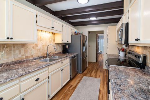 Tiny photo for 14741 N Sugar Pine Way, La Pine, OR 97739 (MLS # 220216563)