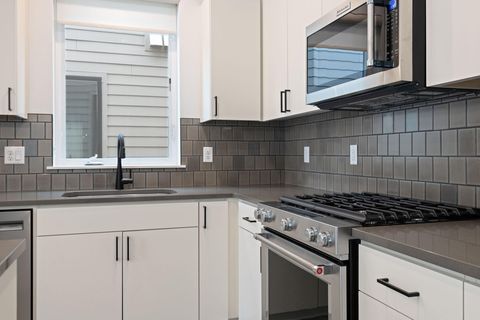 Tiny photo for 947 W Linda Avenue #29, Sisters, OR 97759 (MLS # 220210161)