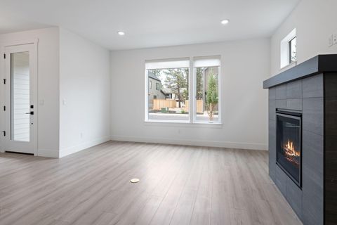 Tiny photo for 947 W Linda Avenue #29, Sisters, OR 97759 (MLS # 220210161)