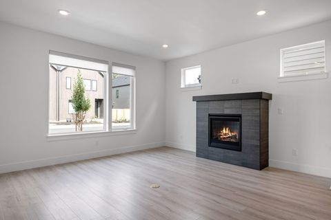 Tiny photo for 947 W Linda Avenue #29, Sisters, OR 97759 (MLS # 220210161)