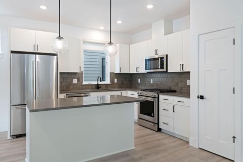Tiny photo for 947 W Linda Avenue #29, Sisters, OR 97759 (MLS # 220210161)