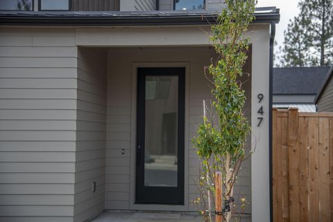 Tiny photo for 947 W Linda Avenue #29, Sisters, OR 97759 (MLS # 220210161)
