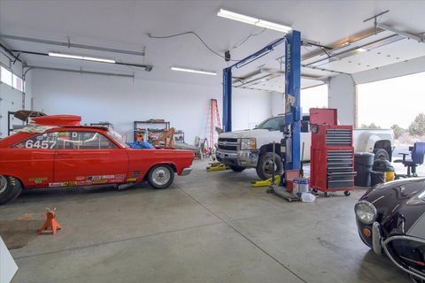 Tiny photo for 60990 Jennings Rd Road, Bend, OR 97702 (MLS # 220213579)