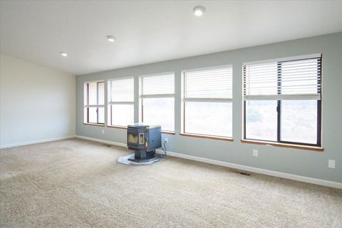 Tiny photo for 60990 Jennings Rd Road, Bend, OR 97702 (MLS # 220213579)