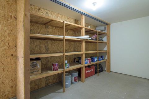 Tiny photo for 60990 Jennings Rd Road, Bend, OR 97702 (MLS # 220213579)