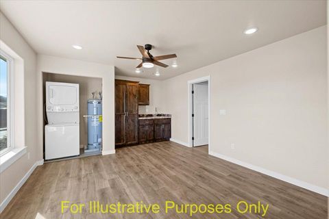 Tiny photo for 7869 Houston Loop, White City, OR 97503 (MLS # 220216889)