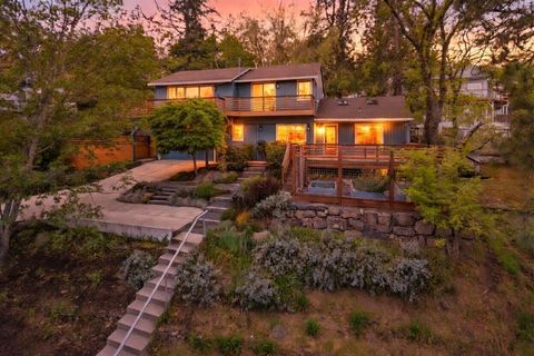 Photo of 301 Hillcrest Street, Ashland, OR 97520 (MLS # 220219338)