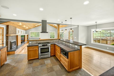 Tiny photo for 301 Hillcrest Street, Ashland, OR 97520 (MLS # 220219338)