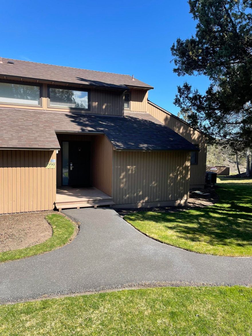 Enjoy your time at one of Central Oregon's most beloved resorts! Desirable location near the top of the canyon, and a short stroll to the sports center and pool. Perfect location!! Eagle Crest has so much to offer. Eagle Crest is home to three 18-hole golf courses, three sports centers, and miles of trails. Check out gorgeous views of the Deschutes River canyon. This place has a great room with vaulted ceilings, built-ins, a gas fireplace, spacious dining area and kitchen with granite tile counters, an island with a breakfast bar, and wet bar. The primary suite features a dual sink vanity, a large jetted tub, a walk-in shower, and a spacious walk-in closet. Two additional guest rooms and a full bath. This is a five-week fractional. Please see the attached calendar for E.