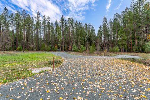 Tiny photo for 1740 Pleasant Creek Road, Rogue River, OR 97537 (MLS # 220212225)