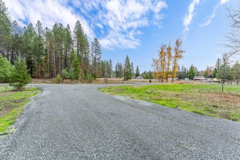 Tiny photo for 1740 Pleasant Creek Road, Rogue River, OR 97537 (MLS # 220212225)