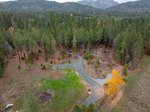 Photo of 1740 Pleasant Creek Road, Rogue River, OR 97537 (MLS # 220212225)