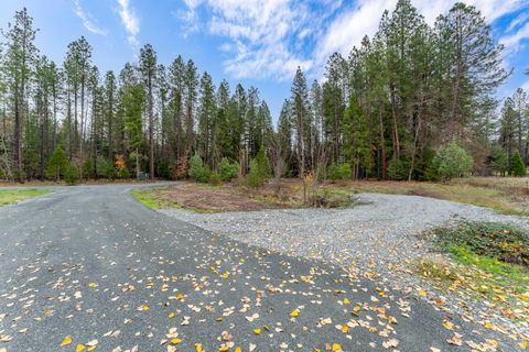 Tiny photo for 1740 Pleasant Creek Road, Rogue River, OR 97537 (MLS # 220212225)