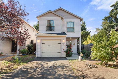 Photo of 1375 Circle Wood Drive, Central Point, OR 97502 (MLS # 220229681)