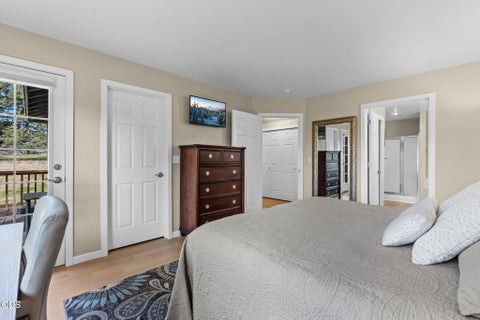 Tiny photo for 8520 Golden Pheasant Court, Redmond, OR 97756 (MLS # 220224074)