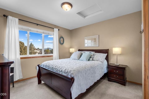 Tiny photo for 8520 Golden Pheasant Court, Redmond, OR 97756 (MLS # 220224074)
