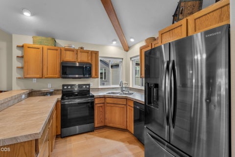 Tiny photo for 8520 Golden Pheasant Court, Redmond, OR 97756 (MLS # 220224074)