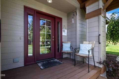 Tiny photo for 8520 Golden Pheasant Court, Redmond, OR 97756 (MLS # 220224074)