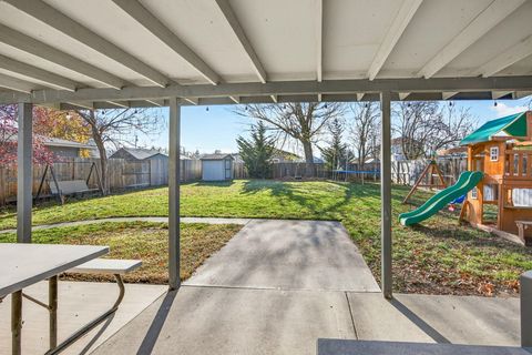 Tiny photo for 1968 Hutchins Circle, Medford, OR 97504 (MLS # 220212684)