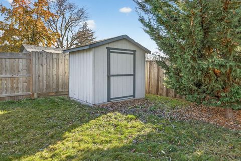Tiny photo for 1968 Hutchins Circle, Medford, OR 97504 (MLS # 220212684)