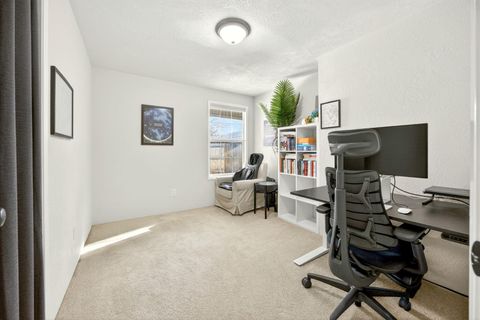 Tiny photo for 1968 Hutchins Circle, Medford, OR 97504 (MLS # 220212684)