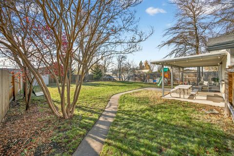 Tiny photo for 1968 Hutchins Circle, Medford, OR 97504 (MLS # 220212684)