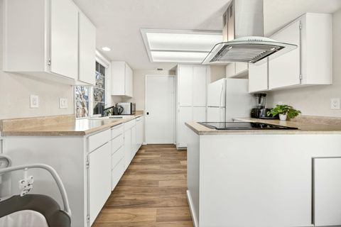 Tiny photo for 1968 Hutchins Circle, Medford, OR 97504 (MLS # 220212684)