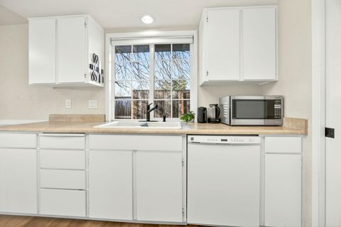 Tiny photo for 1968 Hutchins Circle, Medford, OR 97504 (MLS # 220212684)