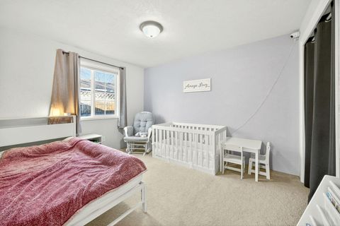 Tiny photo for 1968 Hutchins Circle, Medford, OR 97504 (MLS # 220212684)