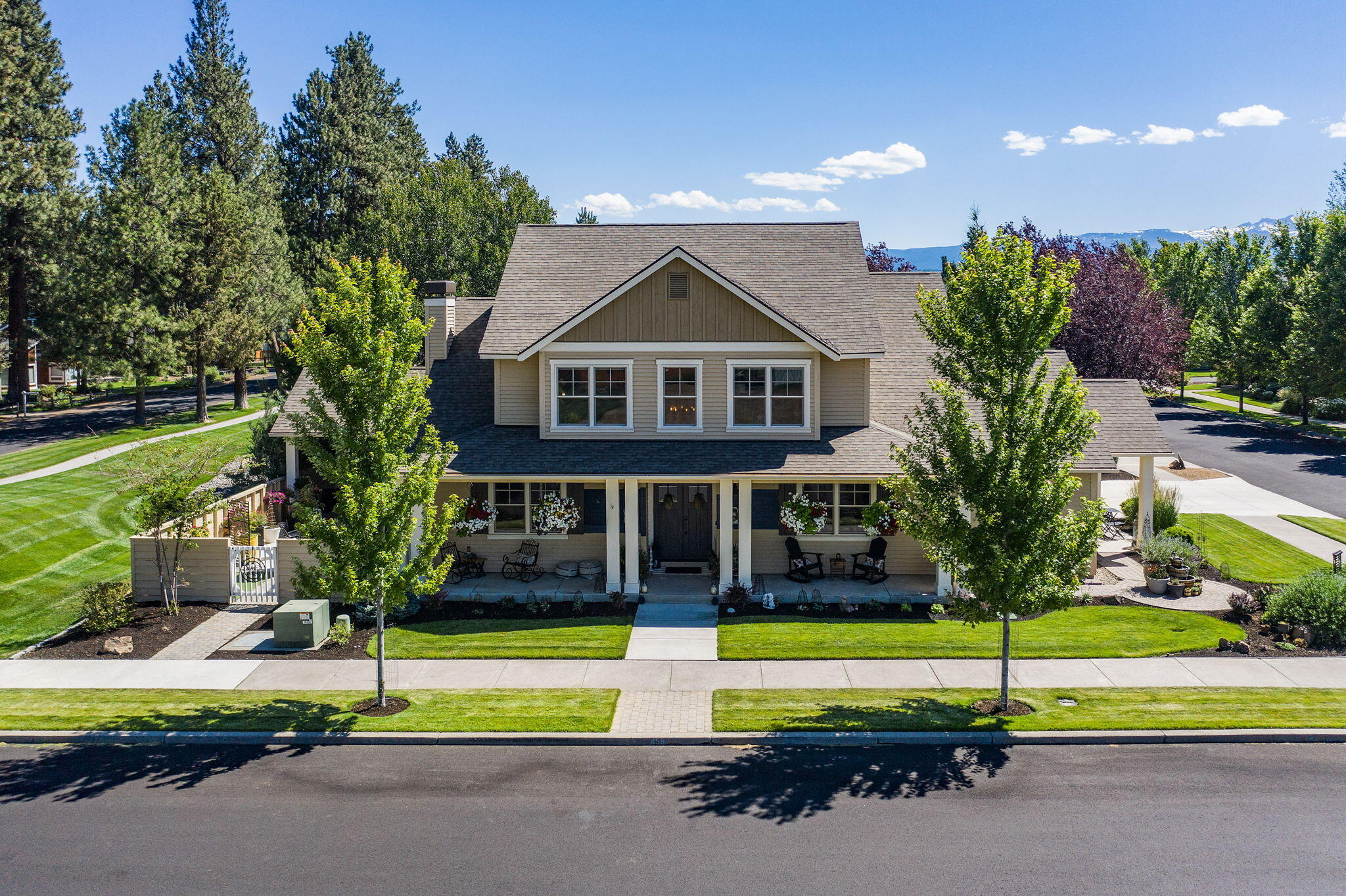 459 W St Helens Avenue