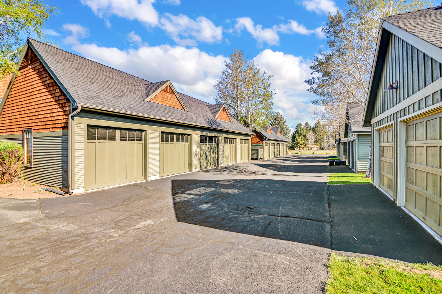 Pine Meadow Vill - Residential