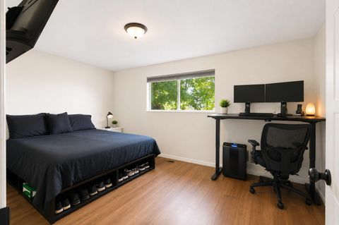 Tiny photo for 664 SW 35th Street, Redmond, OR 97756 (MLS # 220221732)